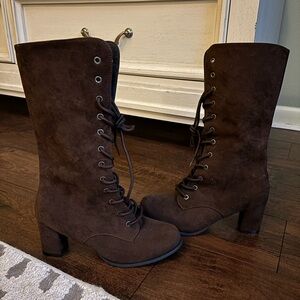 NWOT Women’s Lace-Up Mid-Calf Brown Suede Boots
